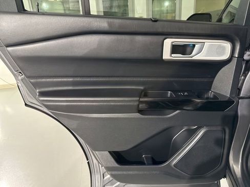 Used 2022 Ford Explorer Platinum w/ Equipment Group 601A image 21