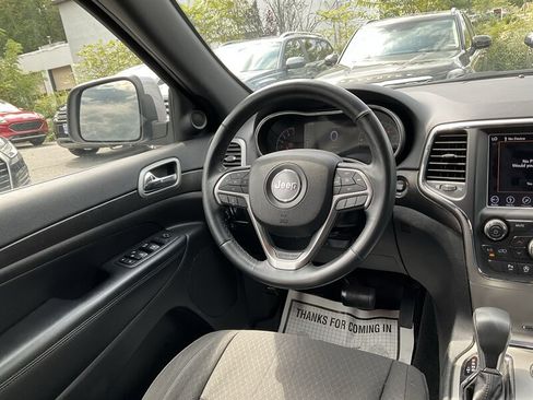 Used 2018 Jeep Grand Cherokee Laredo AWD/4WD image 16