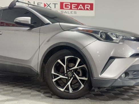 Used 2018 Toyota C-HR XLE FWD image 3