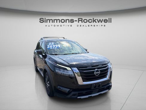 Used 2023 Nissan Pathfinder Platinum AWD/4WD image 7