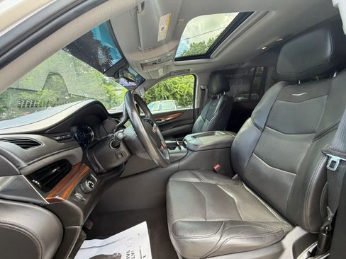 Used 2020 Cadillac Escalade ESV Luxury RWD image 23
