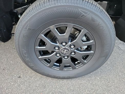 Used 2025 Toyota 4Runner SR5 image 25