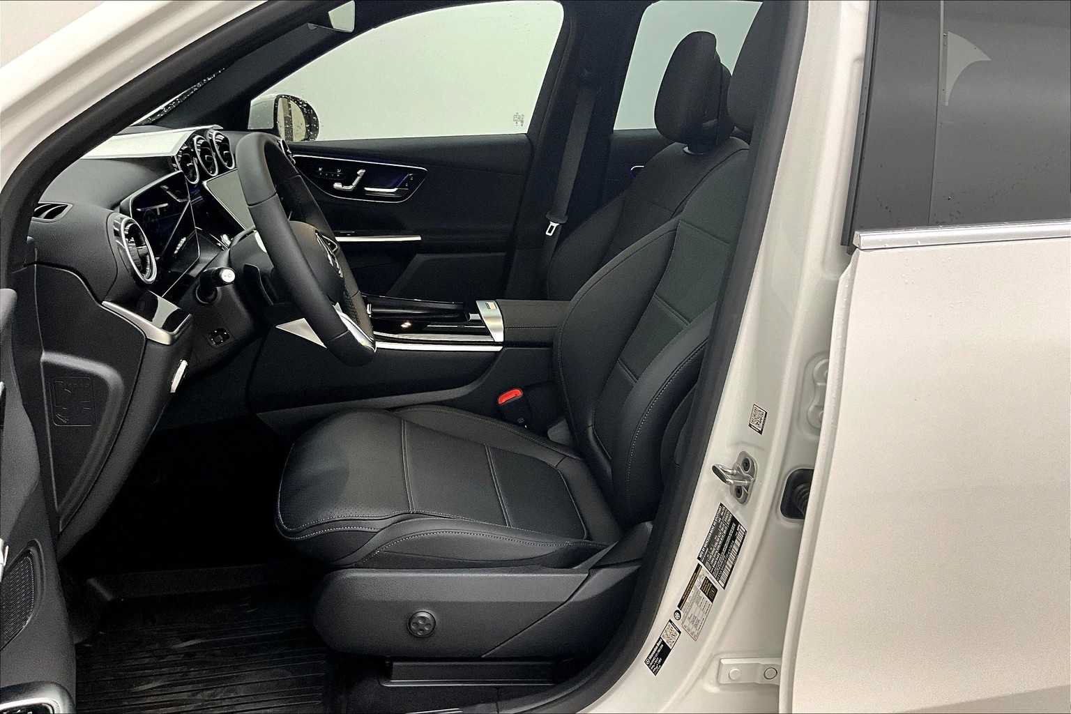 Used 2026 Mercedes-Benz GLC 300 image 9