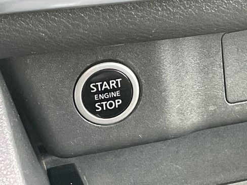 Used 2023 Nissan Rogue S image 41