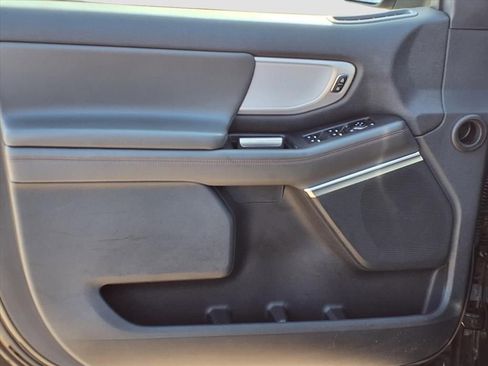 Used 2025 Ford Expedition Active image 18