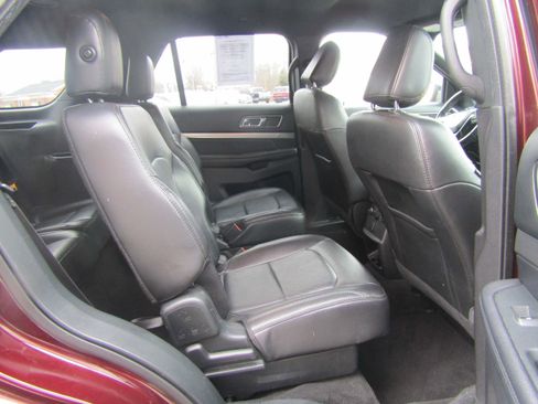 Used 2018 Ford Explorer XLT w/ Equipment Group 202A image 22