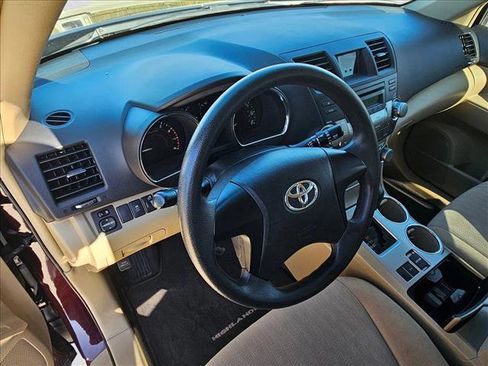 Used 2012 Toyota Highlander FWD image 9