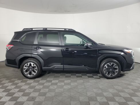 Used 2026 Subaru Forester Premium AWD/4WD image 3