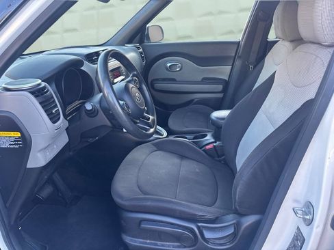 Used 2015 Kia Soul FWD image 10