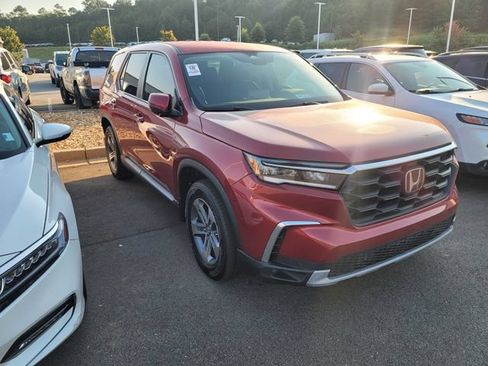 Used 2025 Honda Pilot EX-L image 3