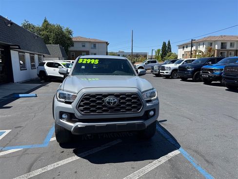 Used 2021 Toyota Tacoma TRD Off-Road w/ Technology Package AWD/4WD image 2