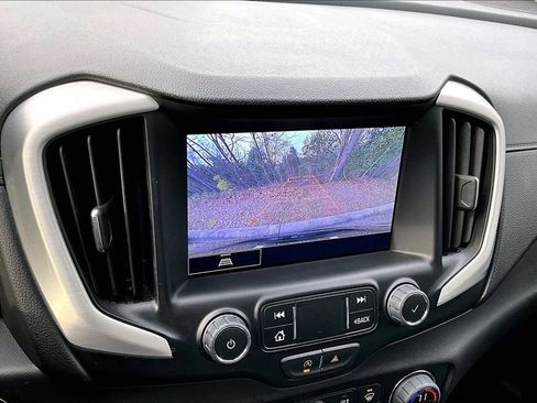 Used 2024 GMC Terrain SLT image 11