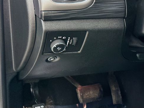 Used 2019 Jeep Grand Cherokee Laredo image 15