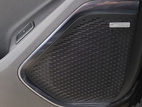 Used 2024 GMC Acadia AT4 w/ Luxury Package image 30