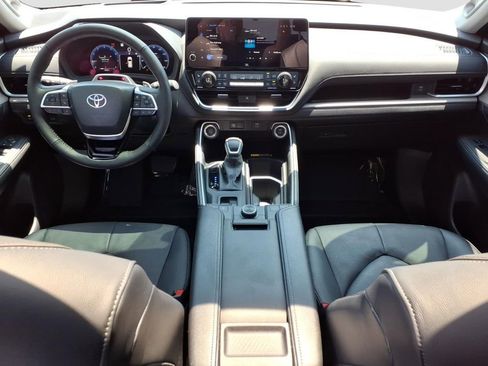 Used 2026 Toyota Grand Highlander AWD image 12