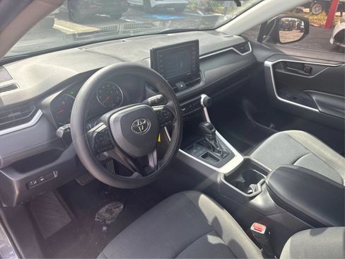 Used 2020 Toyota RAV4 LE FWD image 28