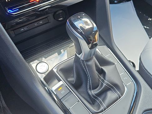 New 2026 Volkswagen Taos SE AWD/4WD image 16