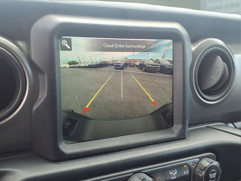 Certified 2023 Jeep Gladiator Sport AWD/4WD image 4