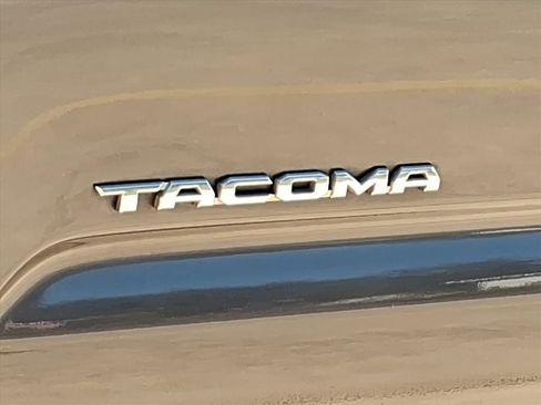 Used 2017 Toyota Tacoma SR5 image 10