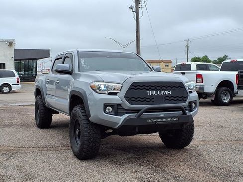 Used 2019 Toyota Tacoma TRD Off-Road AWD/4WD image 24
