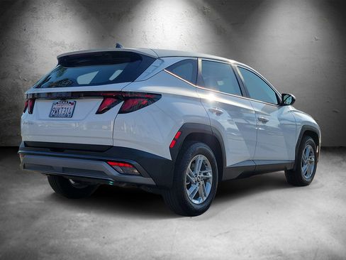 Certified 2025 Hyundai Tucson SE FWD image 3