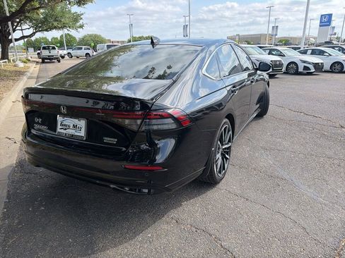 Used 2023 Honda Accord Touring image 3