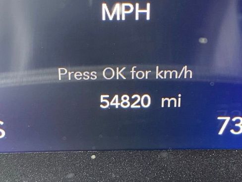 Used 2023 Chrysler Pacifica Touring-L image 28