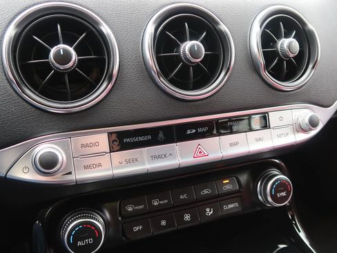 Used 2020 Kia Stinger GT-Line w/ Sun & Sound Package RWD image 28