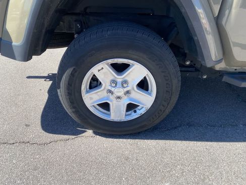 Used 2020 Jeep Gladiator Sport w/ Quick Order Package 24S AWD/4WD image 6
