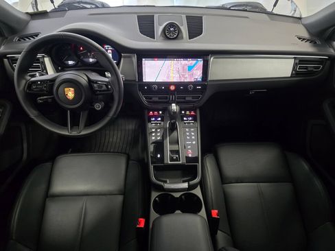 Certified 2026 Porsche Macan AWD/4WD image 18
