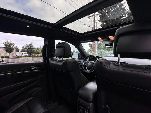Used 2020 Jeep Grand Cherokee Trailhawk w/ Trailhawk Luxury Group AWD/4WD image 16