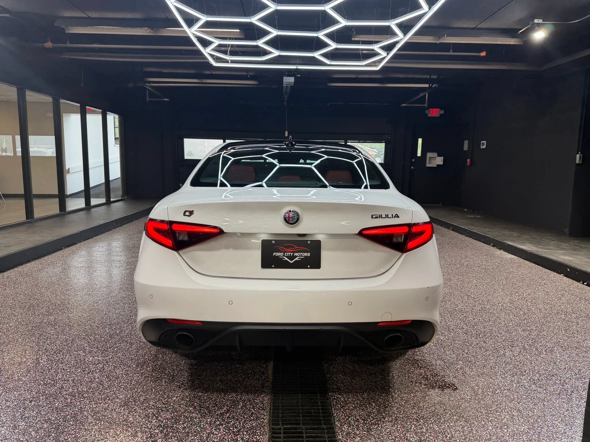 Used 2022 Alfa Romeo Giulia Veloce AWD/4WD image 5