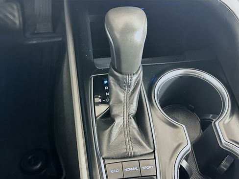 Used 2019 Toyota Camry XLE FWD image 23