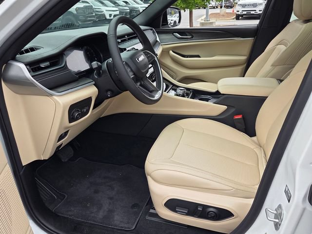 New 2026 Jeep Grand Cherokee Limited w/ Luxury Tech Group II RWD image 14
