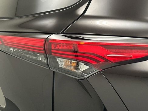 Used 2022 Toyota Highlander XLE image 24