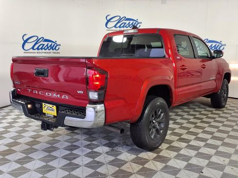 Used 2022 Toyota Tacoma SR5 AWD/4WD image 4