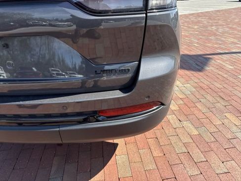 Used 2023 Jeep Grand Cherokee Limited w/ Black Appearance Package image 12