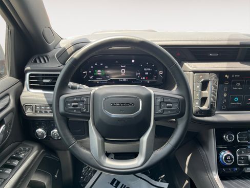 Used 2023 GMC Yukon XL Denali AWD/4WD image 13