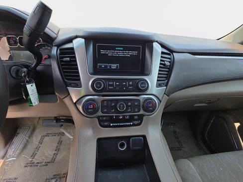 Used 2017 Chevrolet Suburban LS RWD image 21