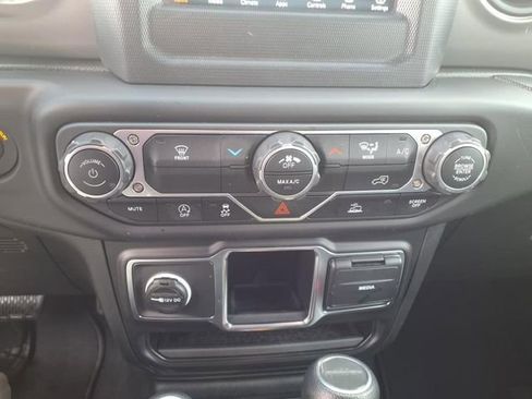 Used 2023 Jeep Gladiator Sport image 19