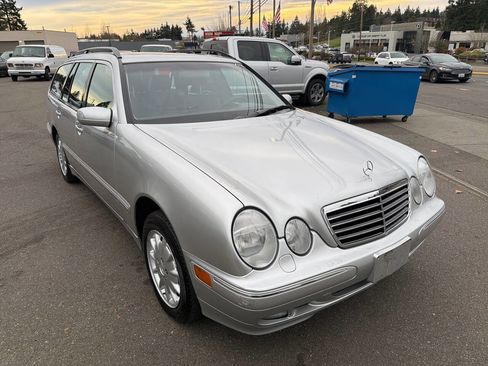 Used 2000 Mercedes-Benz E 320 4MATIC Wagon image 10