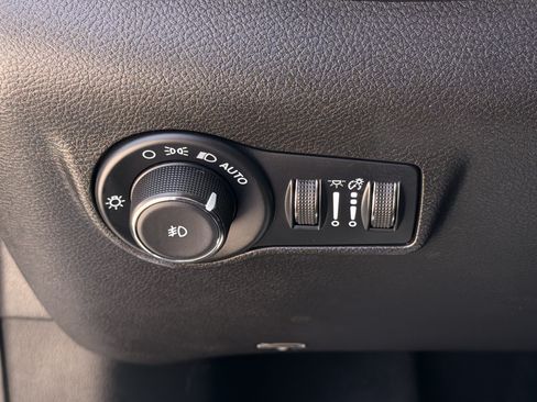 Used 2025 Jeep Compass Limited AWD/4WD image 23