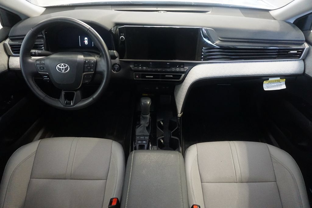 Used 2025 Toyota Camry XLE AWD/4WD image 24