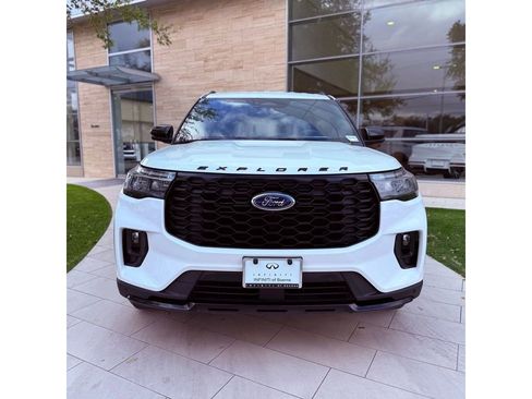 Used 2025 Ford Explorer ST-Line AWD/4WD image 3