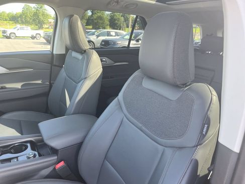Used 2025 Ford Explorer Active w/ Active Comfort Package AWD/4WD image 11