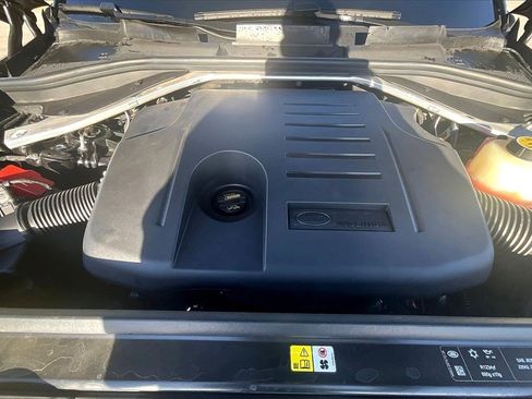 Used 2024 Land Rover Range Rover Sport SE image 9