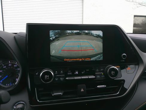 Used 2023 Toyota Highlander Bronze Edition image 27