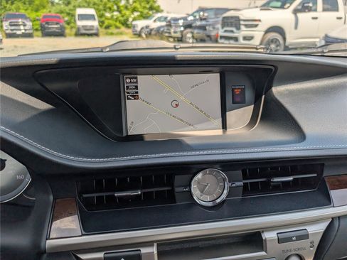Used 2018 Lexus ES 350 w/ Luxury Package w/Wood Trim FWD image 29