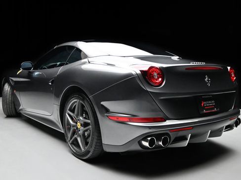 Used 2016 Ferrari California T image 33