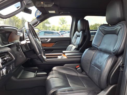 Used 2019 Lincoln Navigator Reserve AWD/4WD image 17